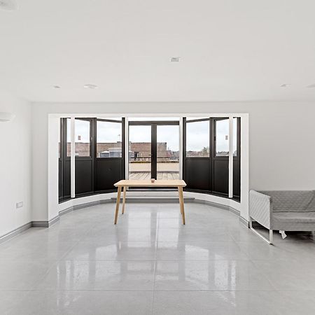 Long Letting - Luxurious 3 Bedroom Penthouse In City Centre - Parking Included! 切姆 外观 照片