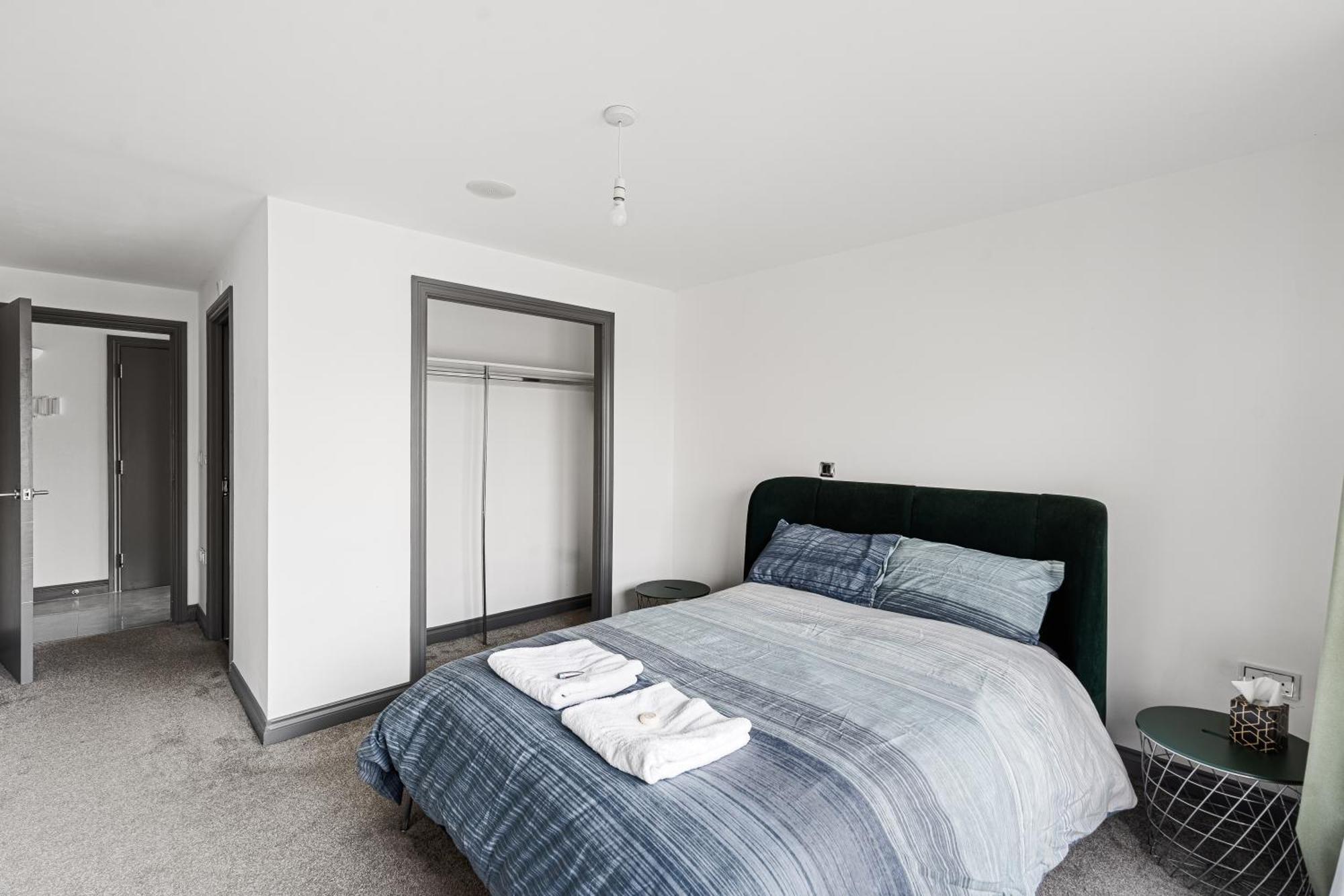 Long Letting - Luxurious 3 Bedroom Penthouse In City Centre - Parking Included! 切姆 外观 照片