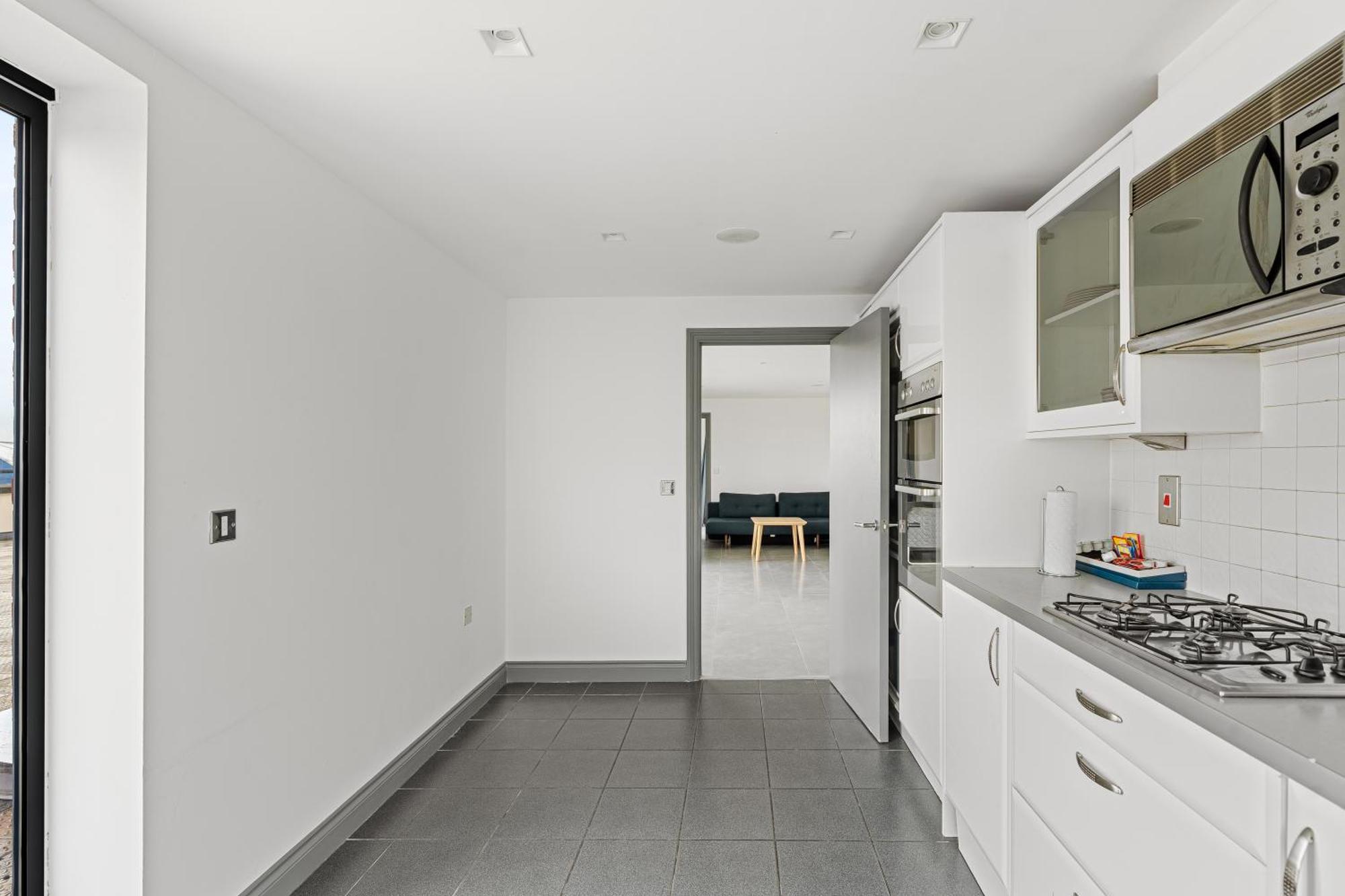 Long Letting - Luxurious 3 Bedroom Penthouse In City Centre - Parking Included! 切姆 外观 照片