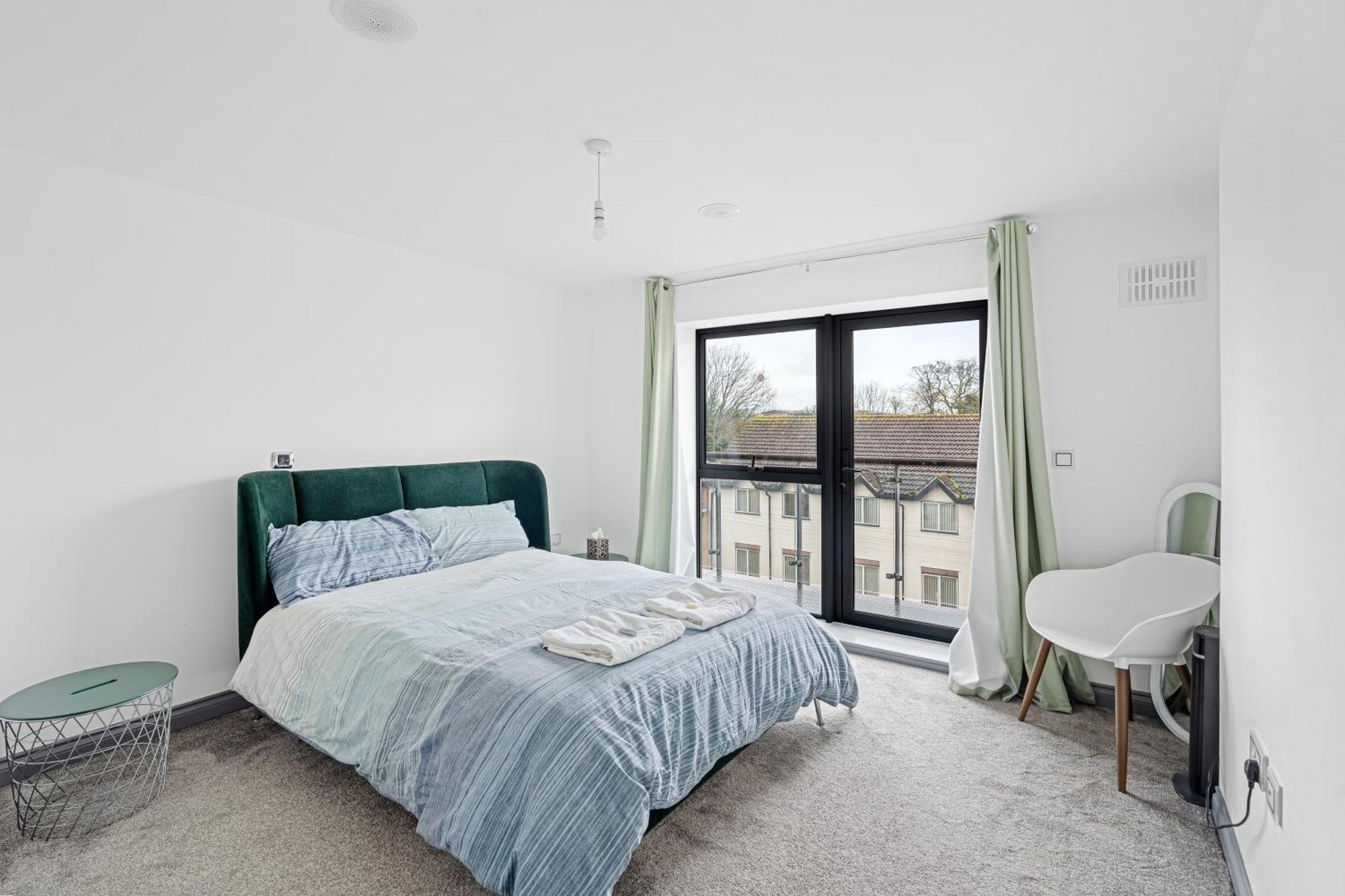 Long Letting - Luxurious 3 Bedroom Penthouse In City Centre - Parking Included! 切姆 外观 照片