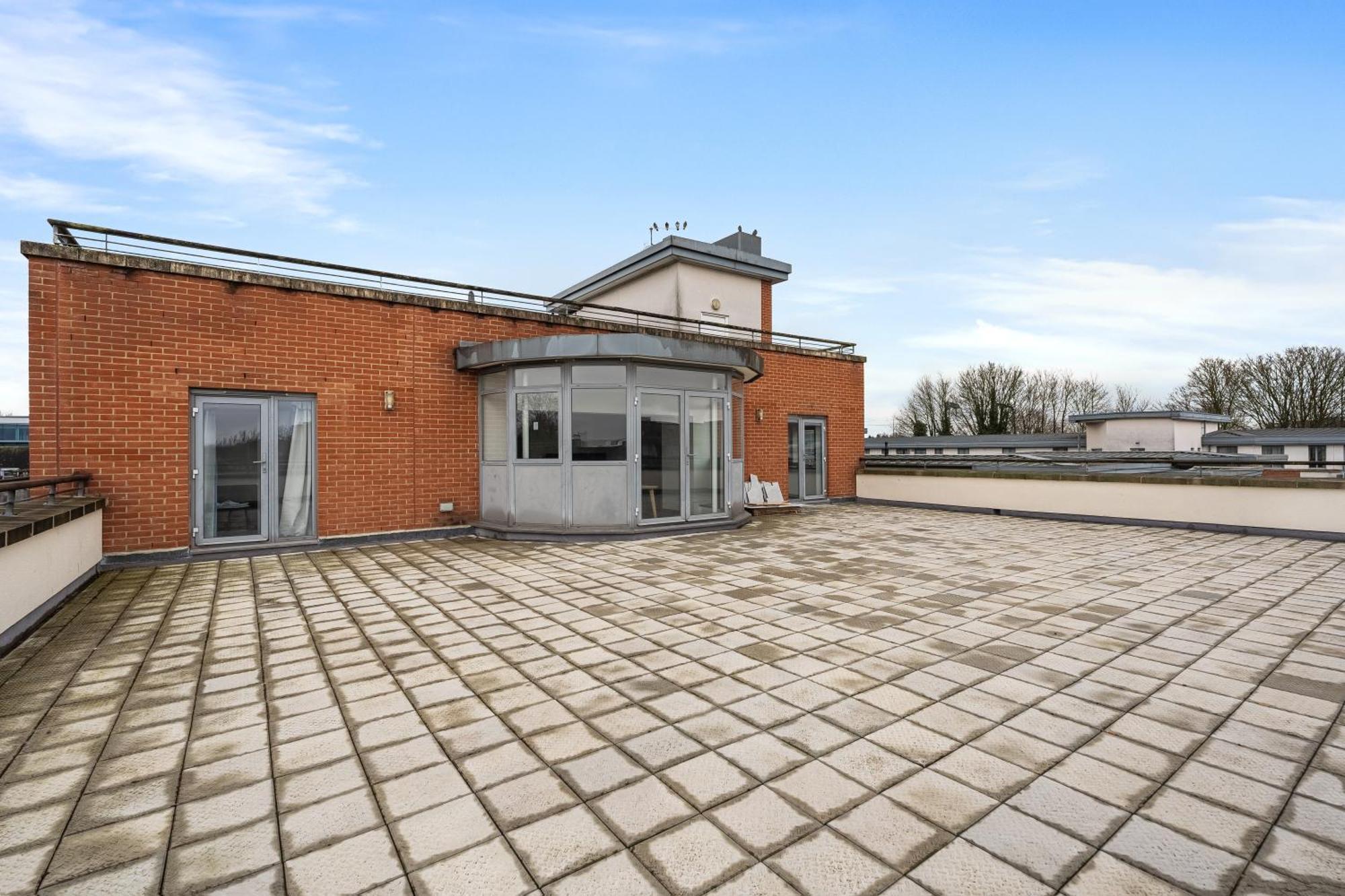 Long Letting - Luxurious 3 Bedroom Penthouse In City Centre - Parking Included! 切姆 外观 照片
